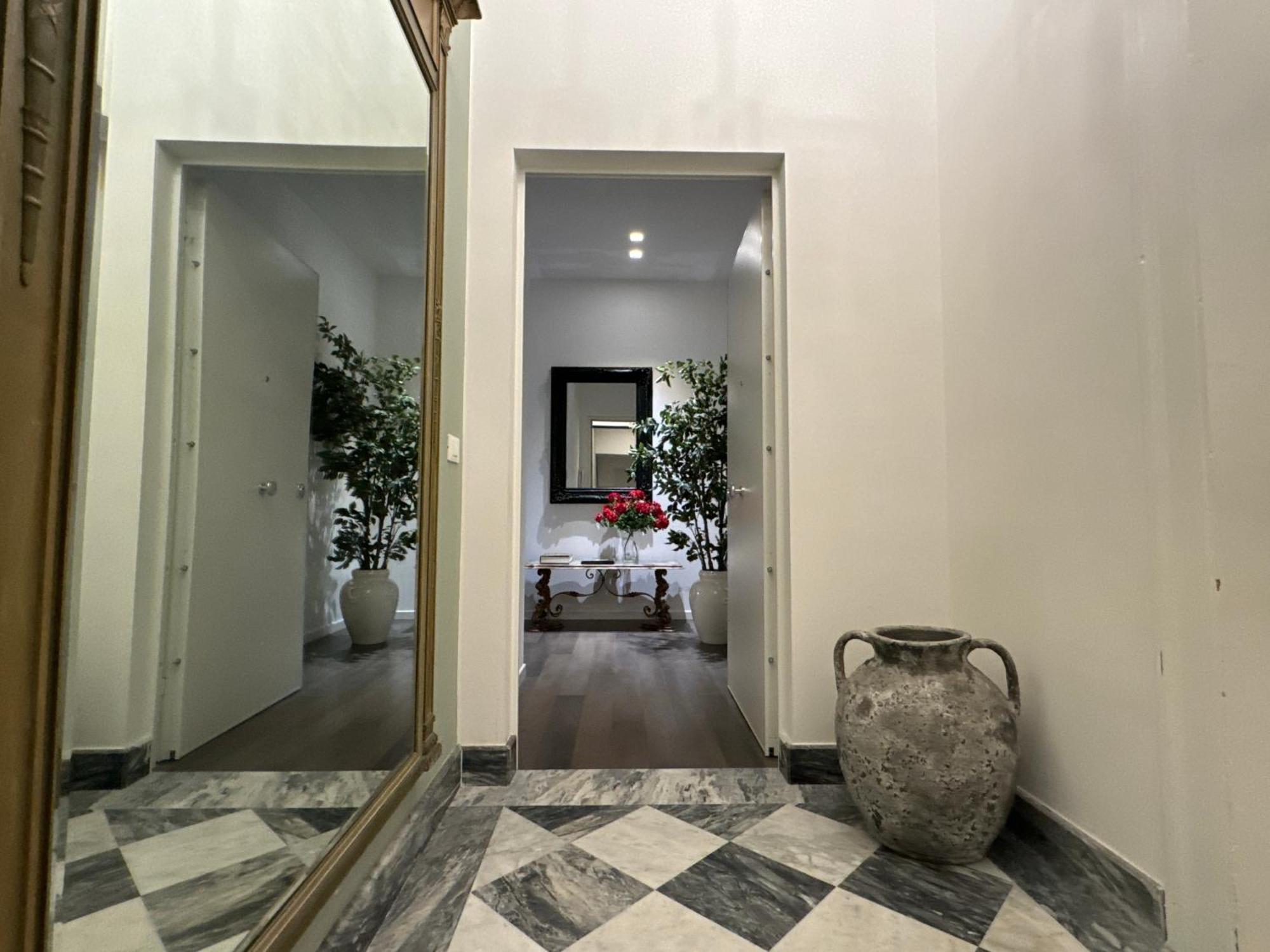 Victoria's Apartment *